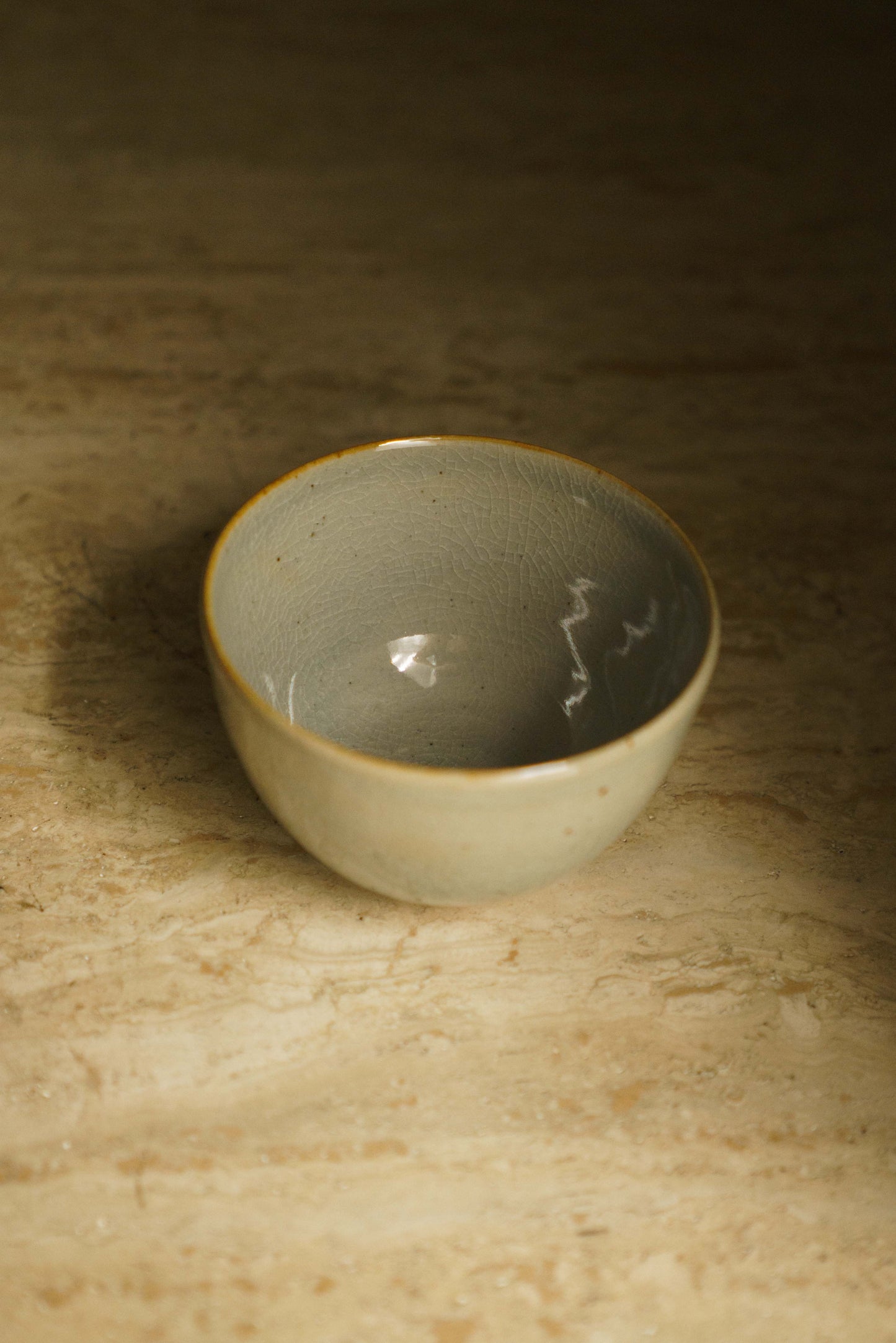 Teacup with wired foot