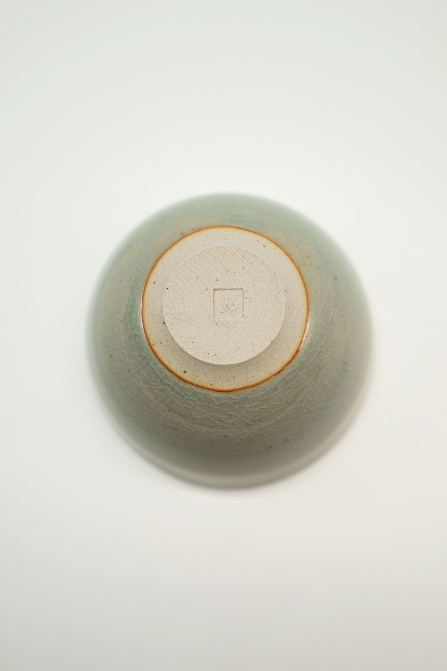 Teacup with wired foot