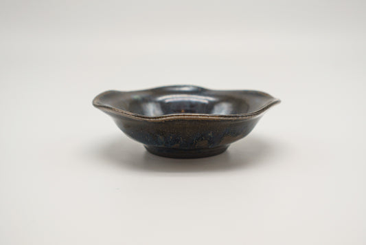 Wavy Rim Bowl with Flowing Gold