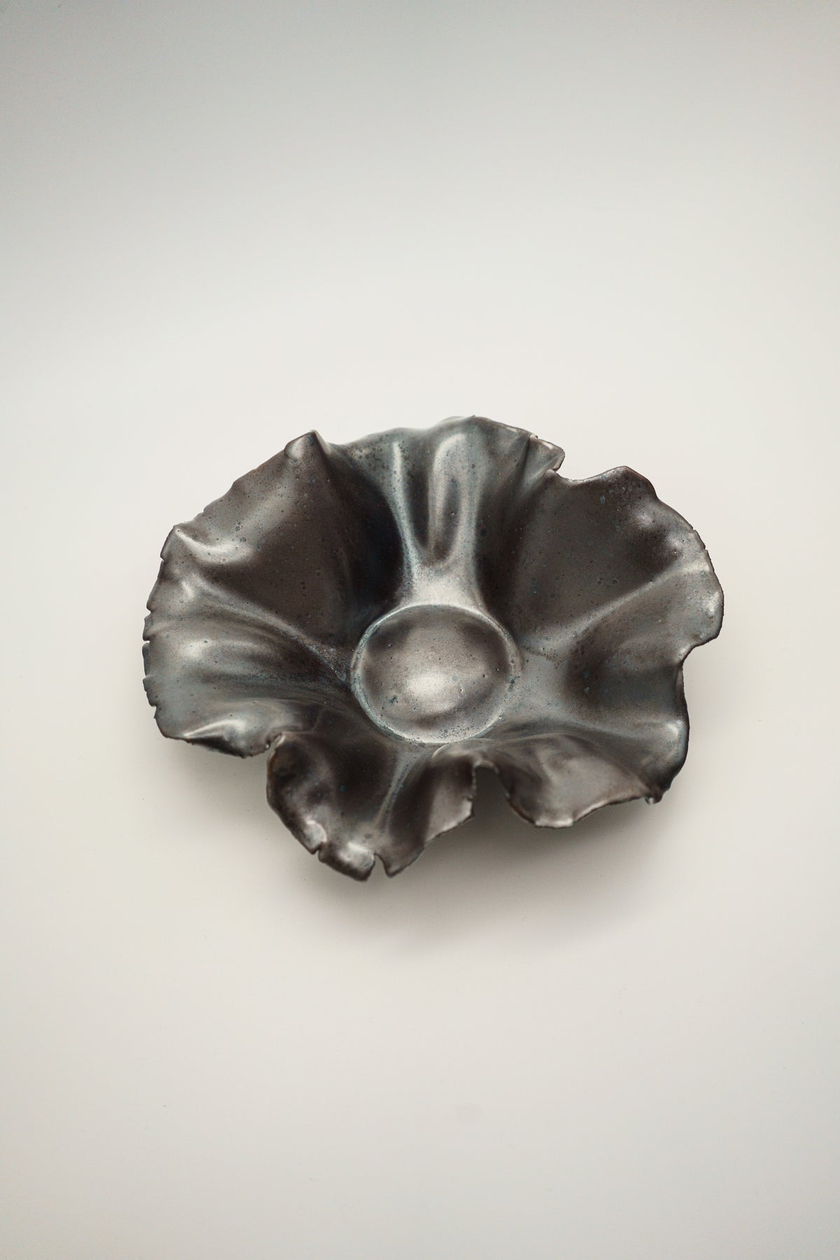 Flowerhead in Metallic Black