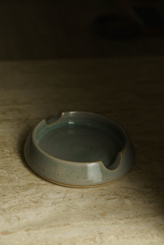 Cigar ashtray in celadon.