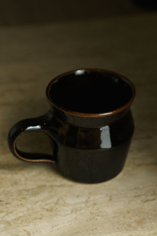 Black angular mug.