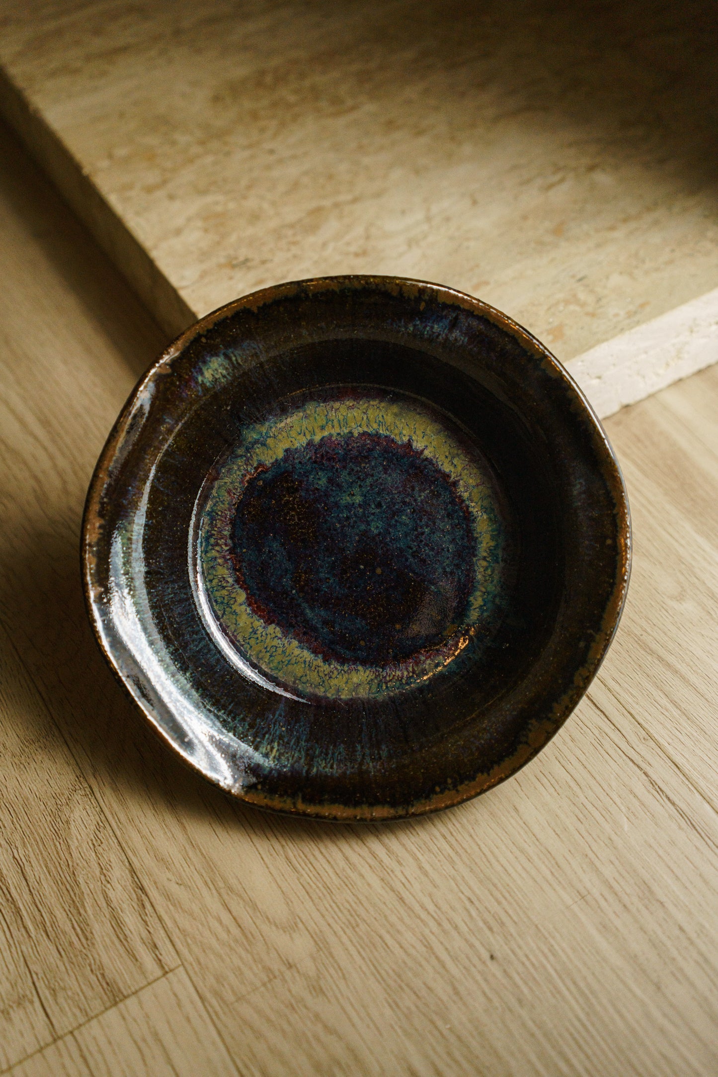 Wavy Rim Bowl with Flowing Gold