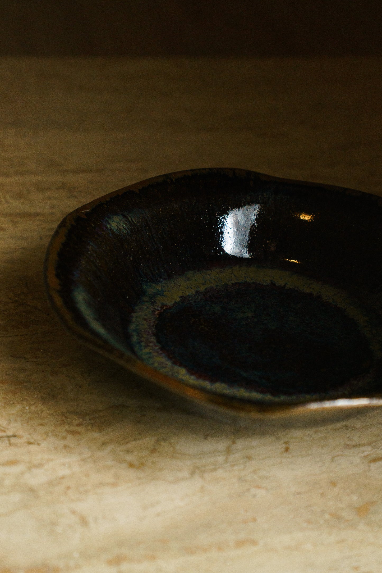 Wavy Rim Bowl with Flowing Gold