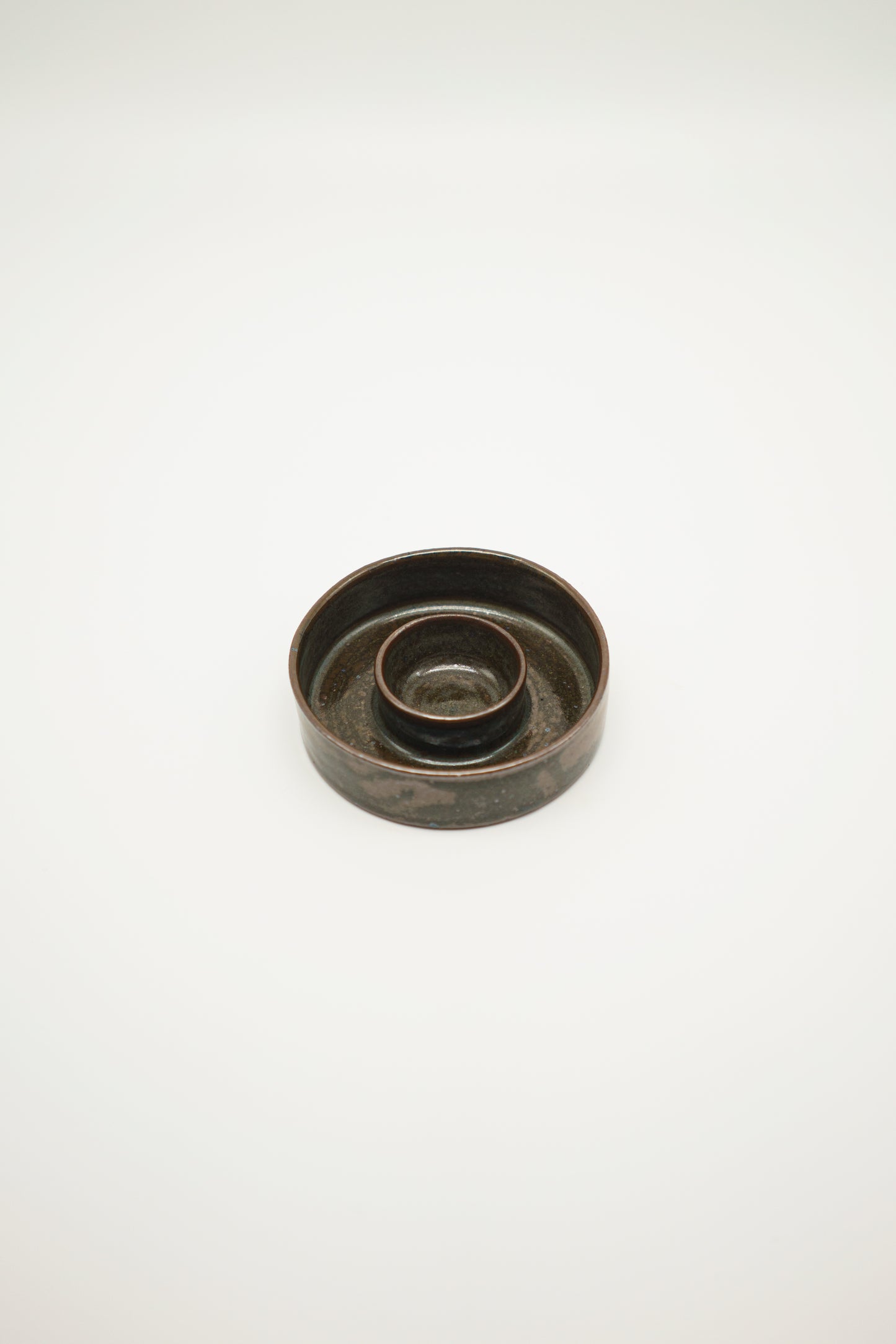 Mini Slow Feeder in Glossy Brown
