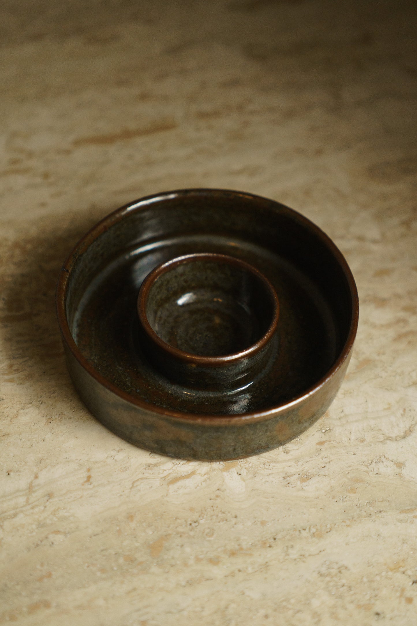 Mini Slow Feeder in Glossy Brown