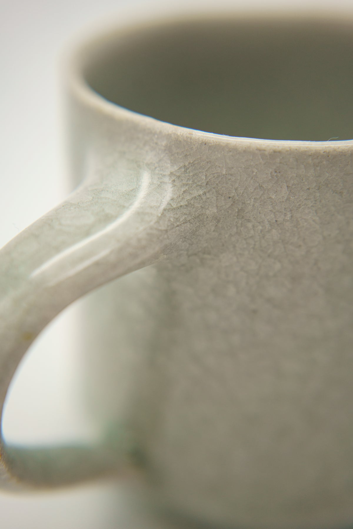 Tall Strawberry Mug in Light Blue-Green Ice Crack