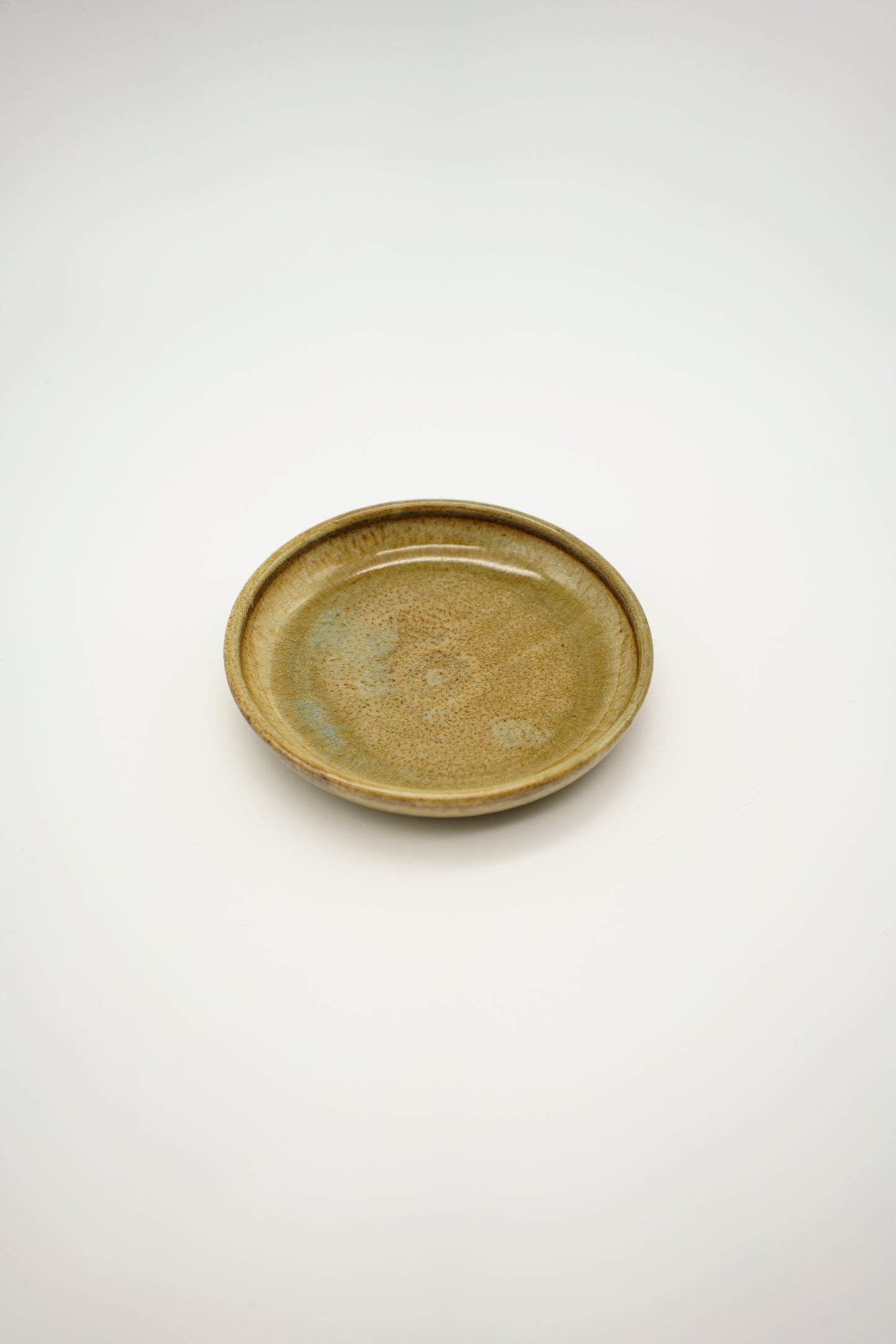 Spotted-Mustard Curved Plate