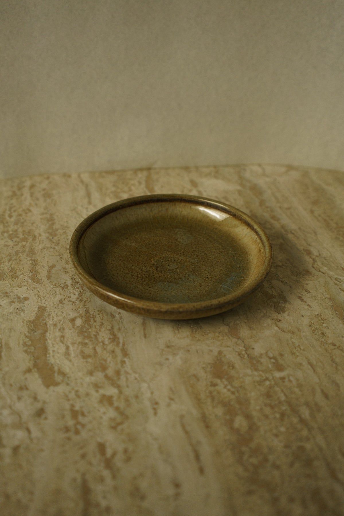 Spotted-Mustard Curved Plate