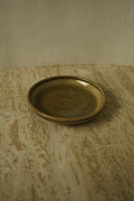 Spotted-Mustard Curved Plate